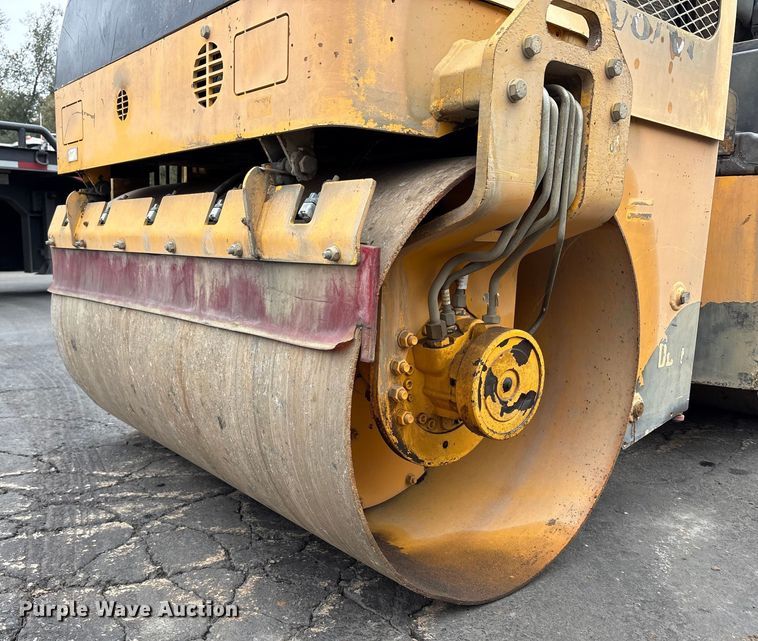 image for item EC8177 2013 Volvo DD31HF double drum vibratory roller