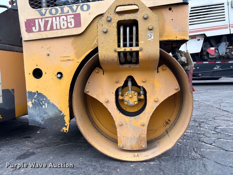 image for item EC8177 2013 Volvo DD31HF double drum vibratory roller