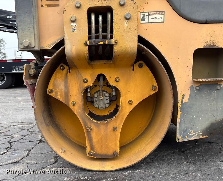 image for item EC8177 2013 Volvo DD31HF double drum vibratory roller