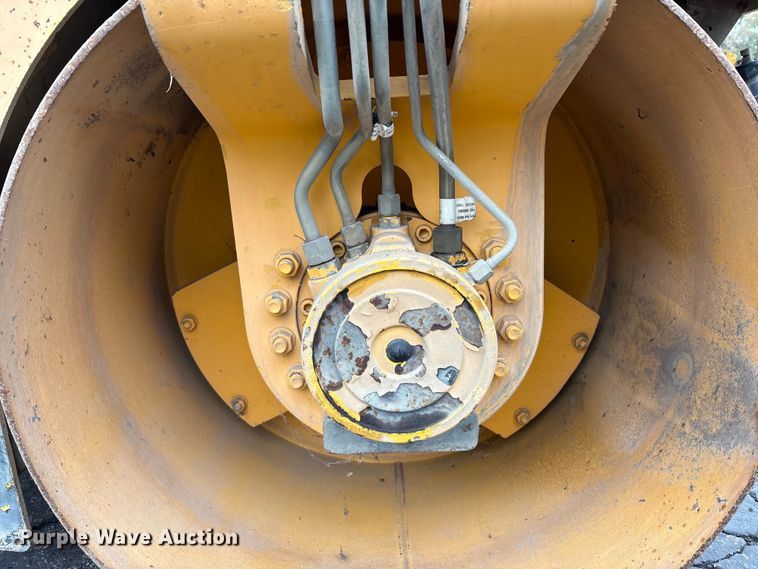 image for item EC8177 2013 Volvo DD31HF double drum vibratory roller