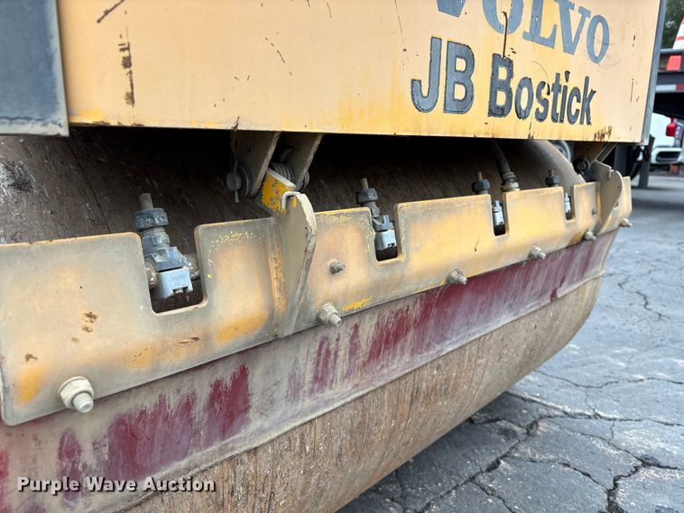 image for item EC8177 2013 Volvo DD31HF double drum vibratory roller