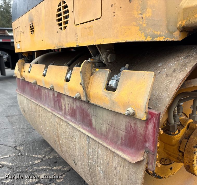 image for item EC8177 2013 Volvo DD31HF double drum vibratory roller