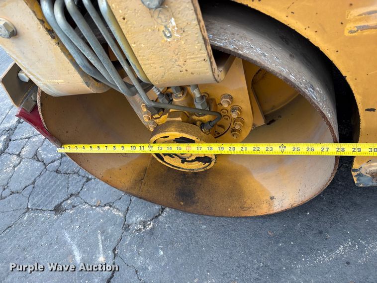 image for item EC8177 2013 Volvo DD31HF double drum vibratory roller