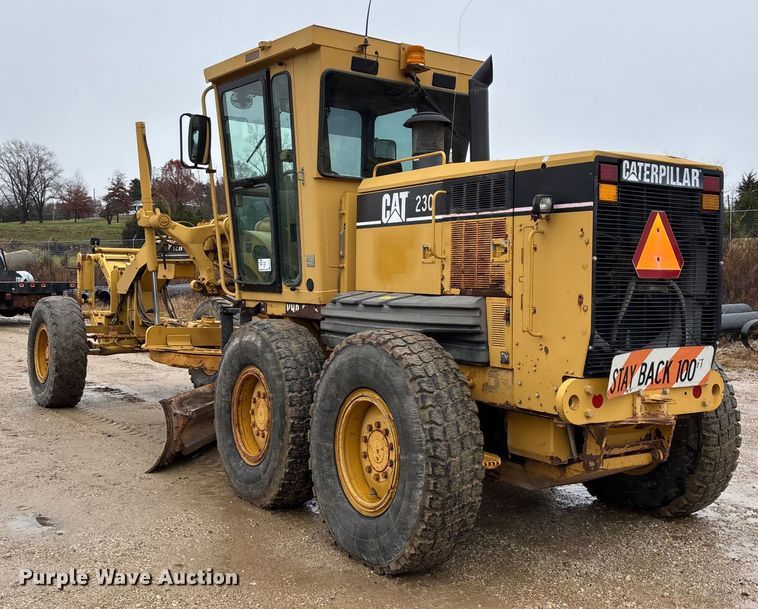 image for item ED2408 2005 Caterpillar 12H motor grader