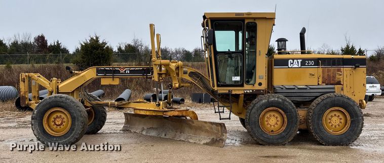 image for item ED2408 2005 Caterpillar 12H motor grader