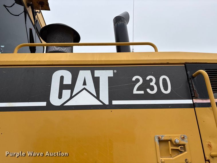 image for item ED2408 2005 Caterpillar 12H motor grader