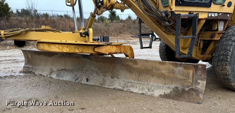 image for item ED2408 2005 Caterpillar 12H motor grader