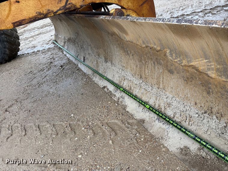 image for item ED2408 2005 Caterpillar 12H motor grader