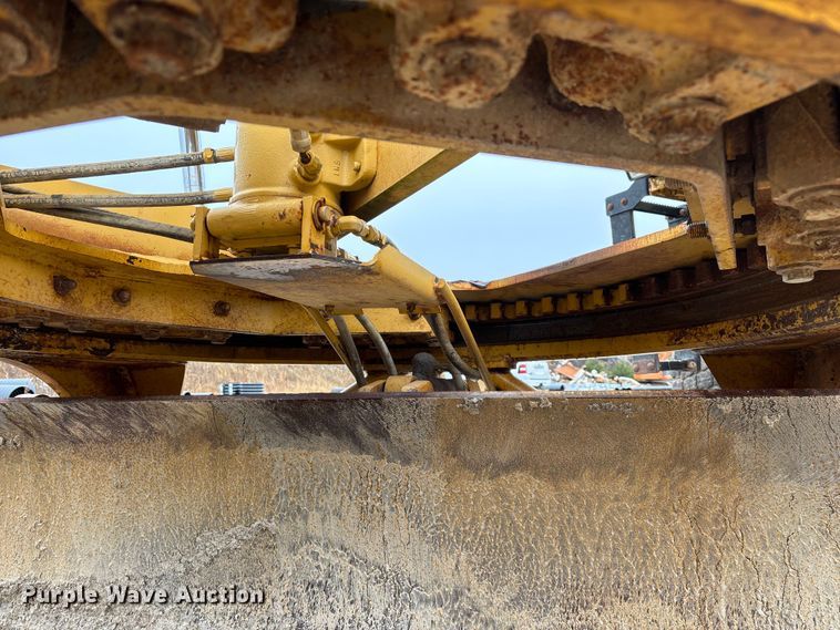 image for item ED2408 2005 Caterpillar 12H motor grader