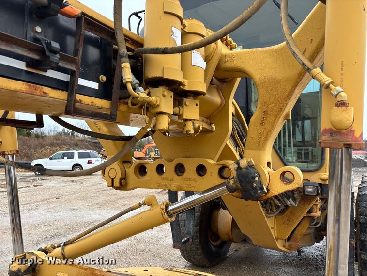 image for item ED2408 2005 Caterpillar 12H motor grader
