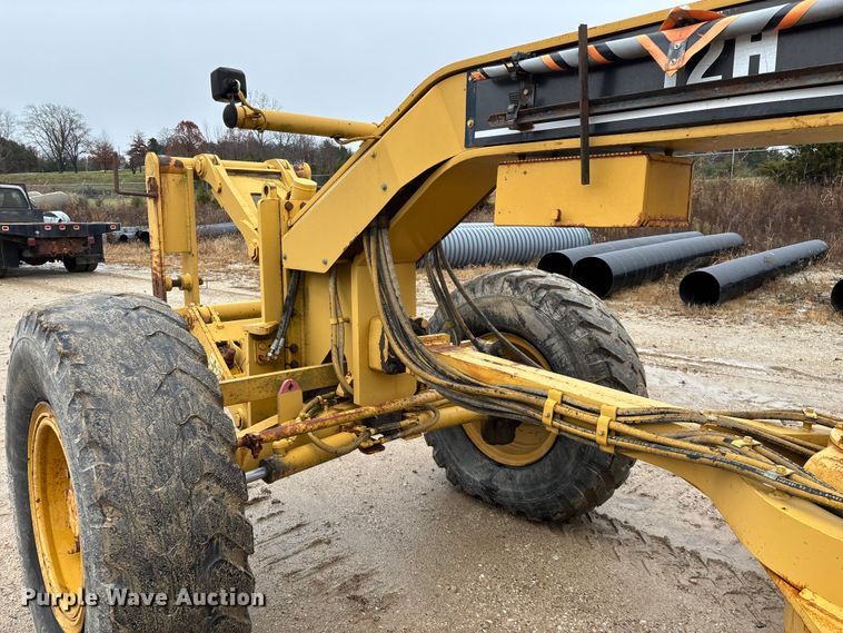 image for item ED2408 2005 Caterpillar 12H motor grader