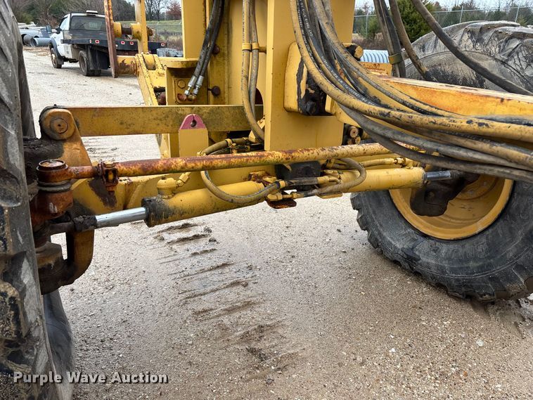 image for item ED2408 2005 Caterpillar 12H motor grader