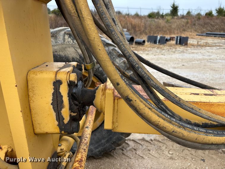 image for item ED2408 2005 Caterpillar 12H motor grader