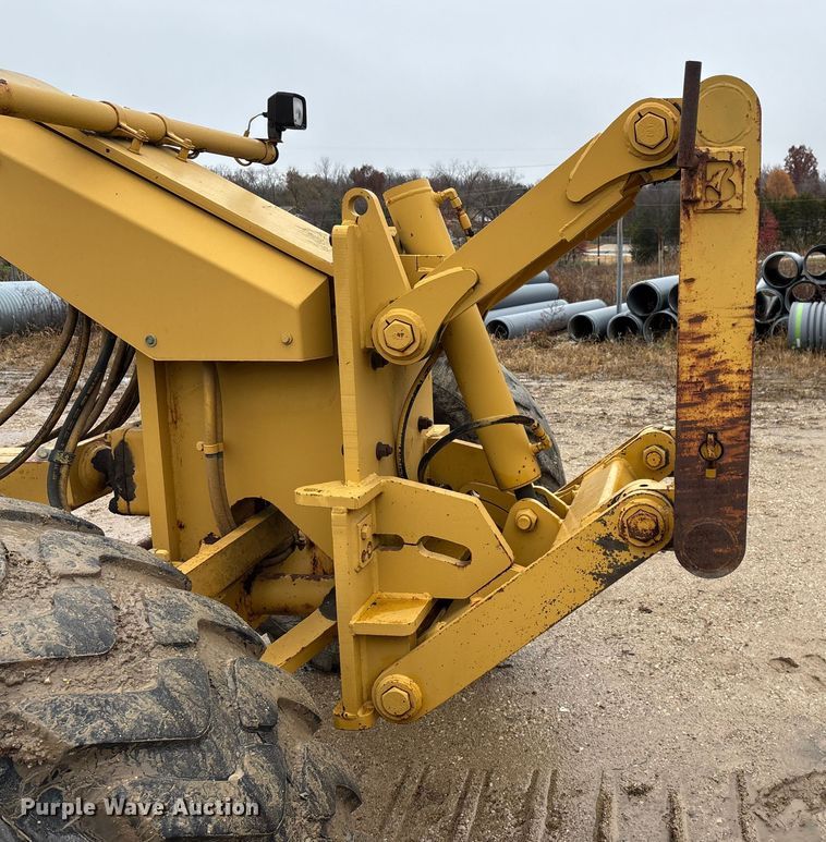 image for item ED2408 2005 Caterpillar 12H motor grader