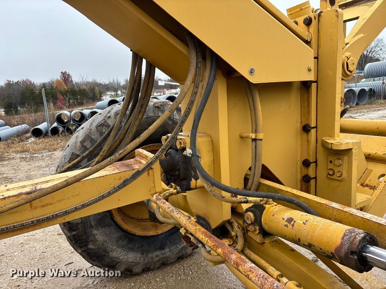 image for item ED2408 2005 Caterpillar 12H motor grader