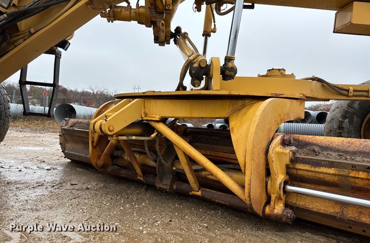 image for item ED2408 2005 Caterpillar 12H motor grader