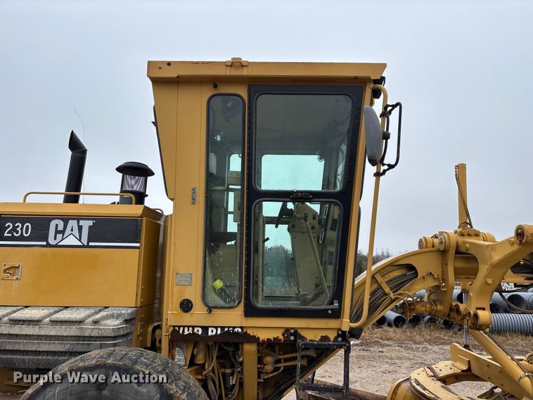 image for item ED2408 2005 Caterpillar 12H motor grader