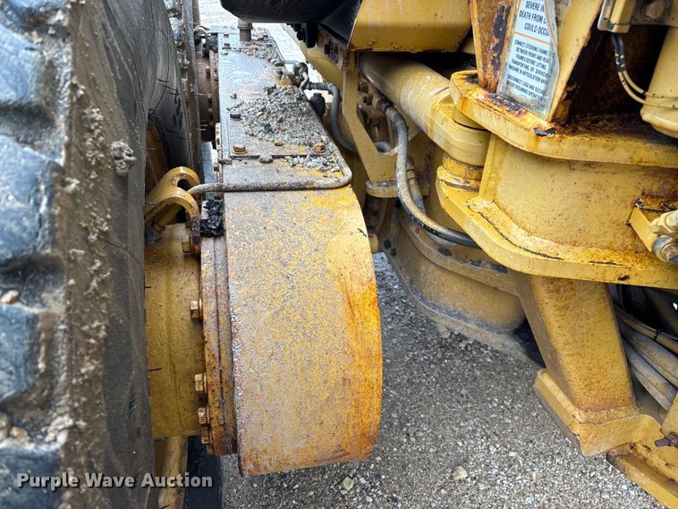 image for item ED2408 2005 Caterpillar 12H motor grader