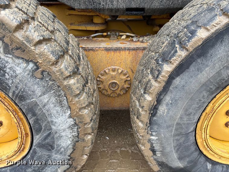 image for item ED2408 2005 Caterpillar 12H motor grader