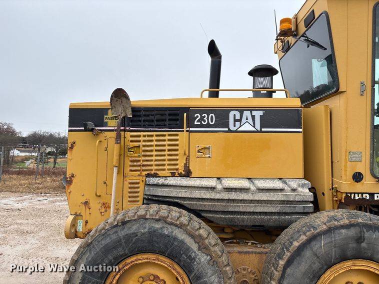 image for item ED2408 2005 Caterpillar 12H motor grader