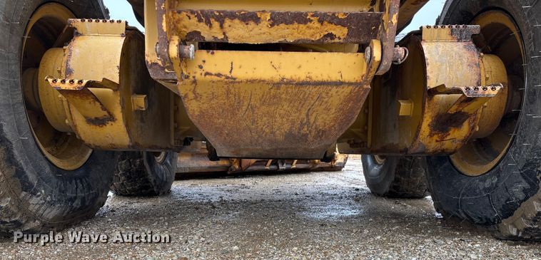 image for item ED2408 2005 Caterpillar 12H motor grader