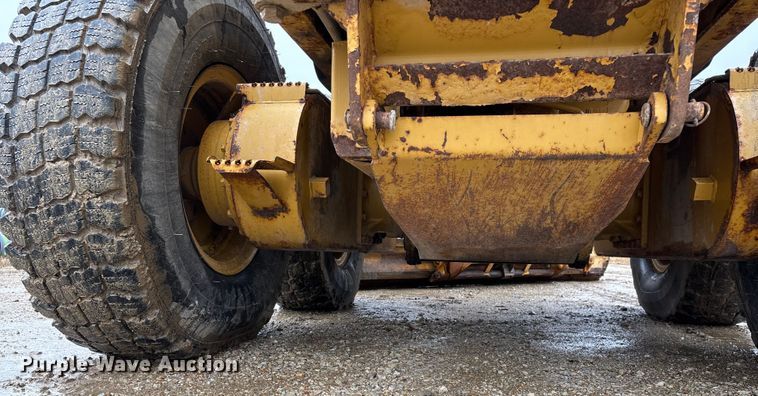 image for item ED2408 2005 Caterpillar 12H motor grader