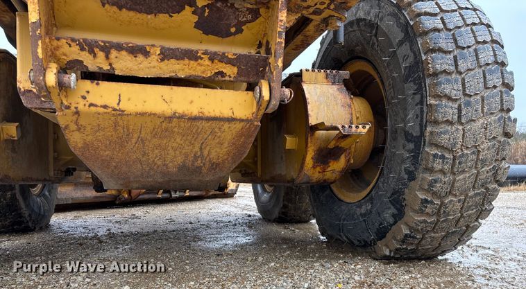 image for item ED2408 2005 Caterpillar 12H motor grader