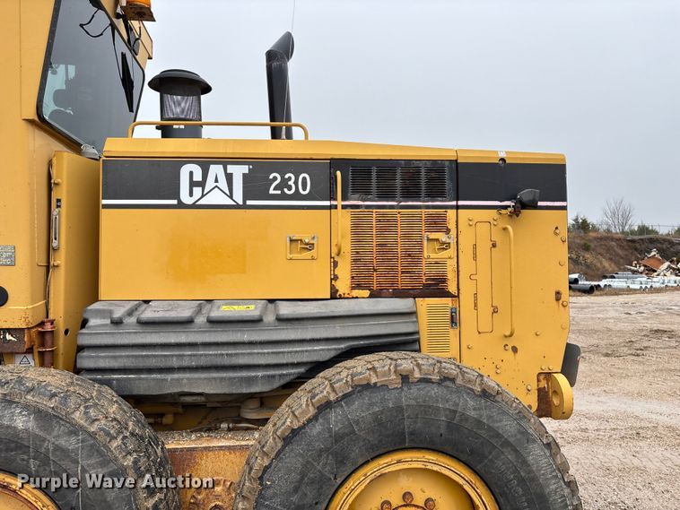 image for item ED2408 2005 Caterpillar 12H motor grader