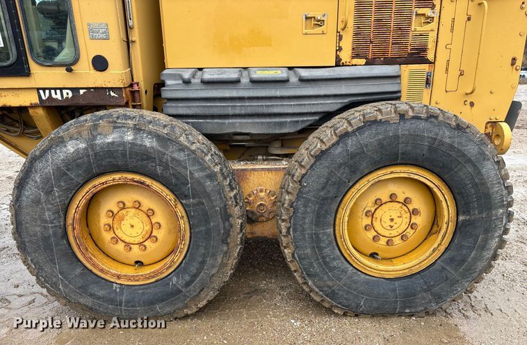 image for item ED2408 2005 Caterpillar 12H motor grader