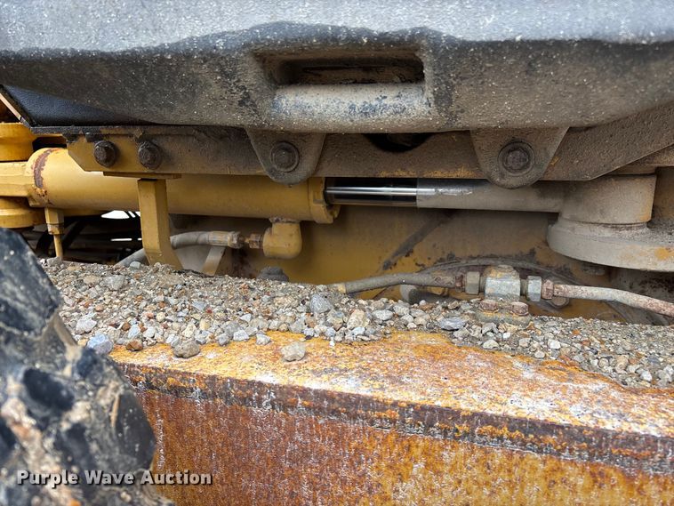 image for item ED2408 2005 Caterpillar 12H motor grader
