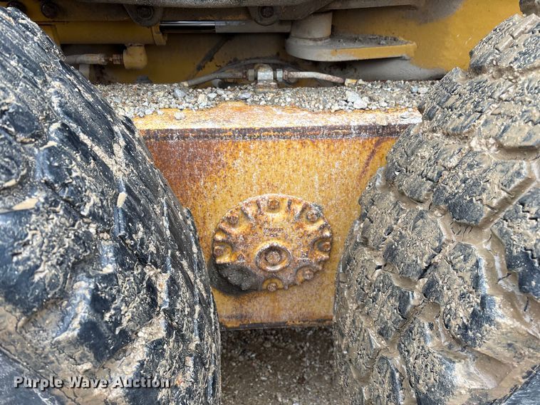 image for item ED2408 2005 Caterpillar 12H motor grader