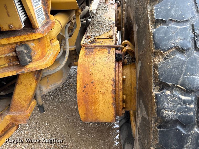image for item ED2408 2005 Caterpillar 12H motor grader