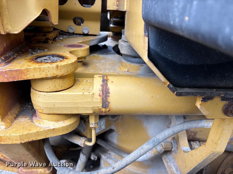 image for item ED2408 2005 Caterpillar 12H motor grader