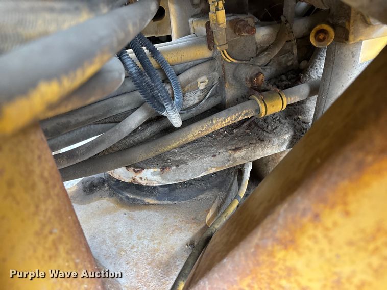 image for item ED2408 2005 Caterpillar 12H motor grader