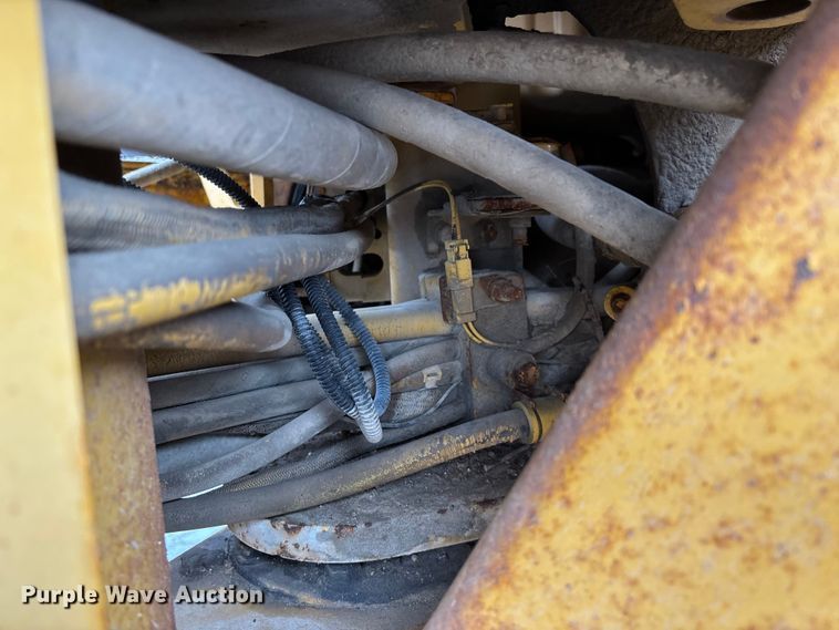 image for item ED2408 2005 Caterpillar 12H motor grader