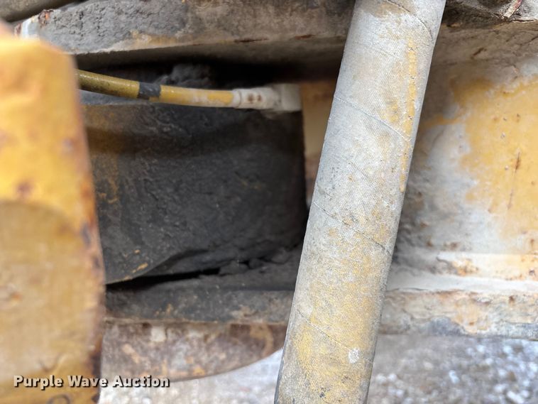 image for item ED2408 2005 Caterpillar 12H motor grader