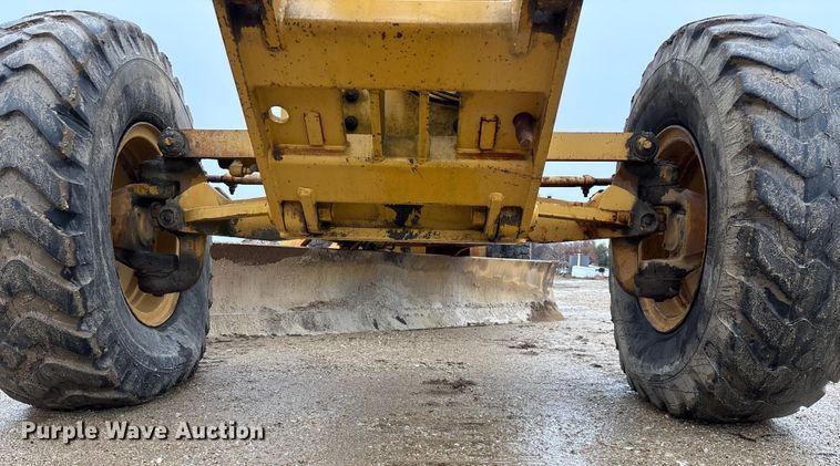 image for item ED2408 2005 Caterpillar 12H motor grader
