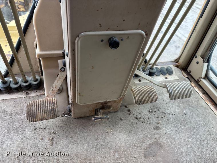 image for item ED2408 2005 Caterpillar 12H motor grader