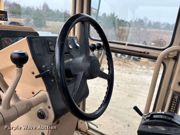 image for item ED2408 2005 Caterpillar 12H motor grader