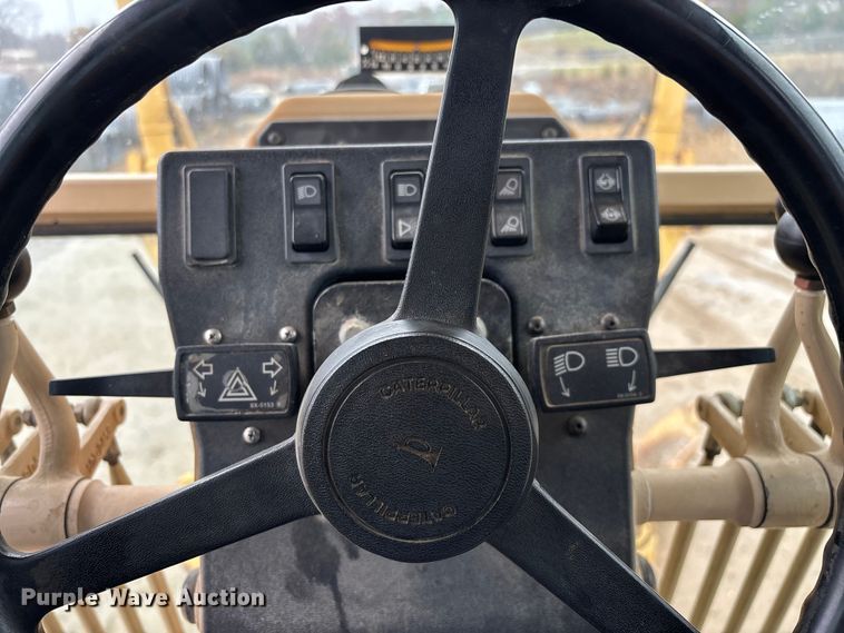 image for item ED2408 2005 Caterpillar 12H motor grader