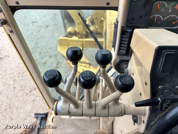 image for item ED2408 2005 Caterpillar 12H motor grader