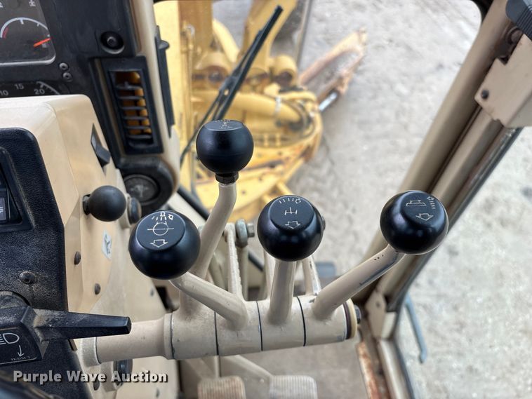 image for item ED2408 2005 Caterpillar 12H motor grader