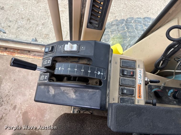 image for item ED2408 2005 Caterpillar 12H motor grader