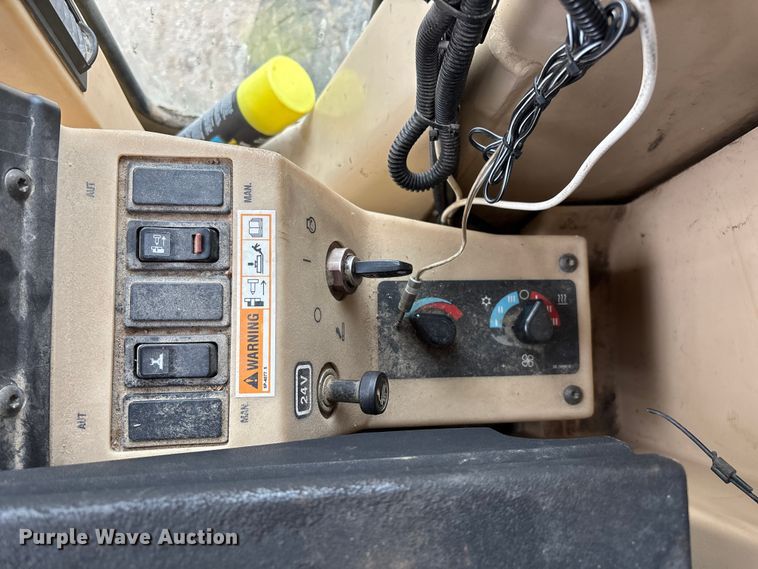 image for item ED2408 2005 Caterpillar 12H motor grader