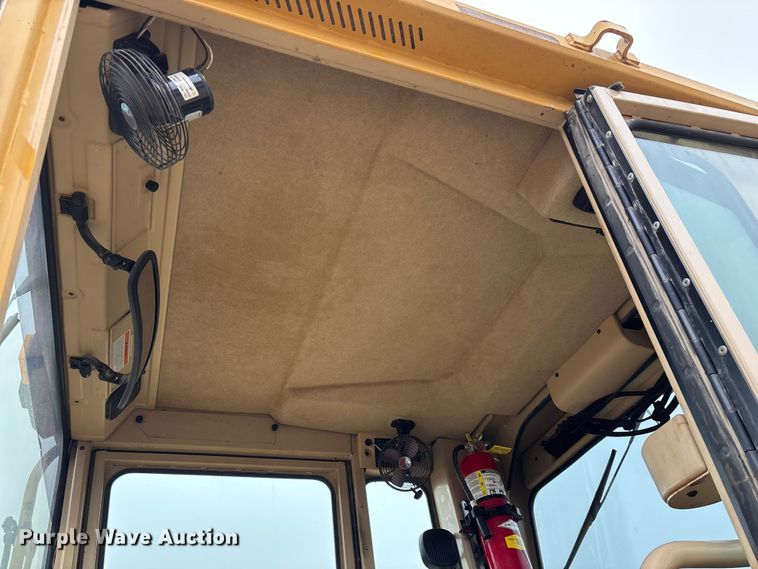 image for item ED2408 2005 Caterpillar 12H motor grader