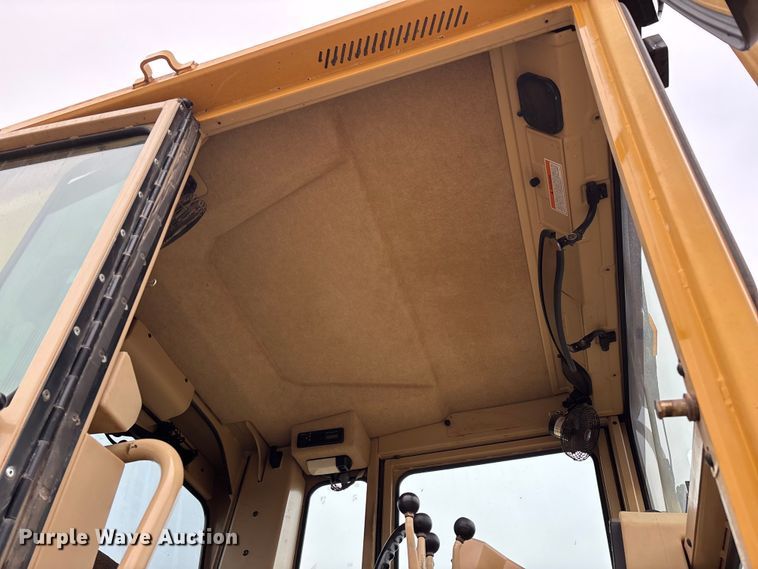 image for item ED2408 2005 Caterpillar 12H motor grader