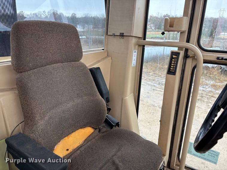 image for item ED2408 2005 Caterpillar 12H motor grader