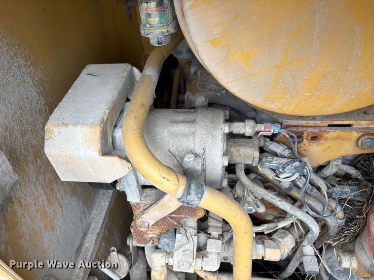 image for item ED2408 2005 Caterpillar 12H motor grader