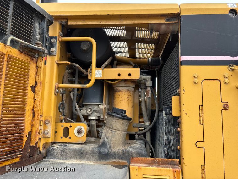 image for item ED2408 2005 Caterpillar 12H motor grader