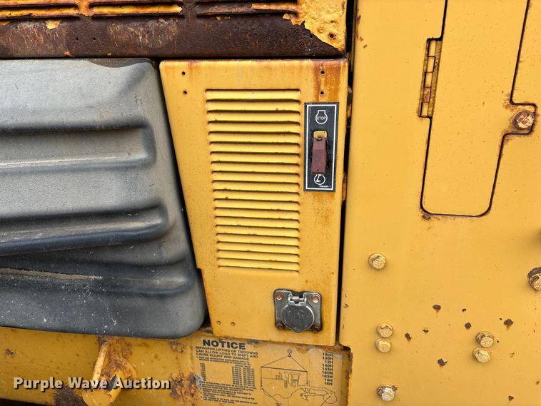 image for item ED2408 2005 Caterpillar 12H motor grader
